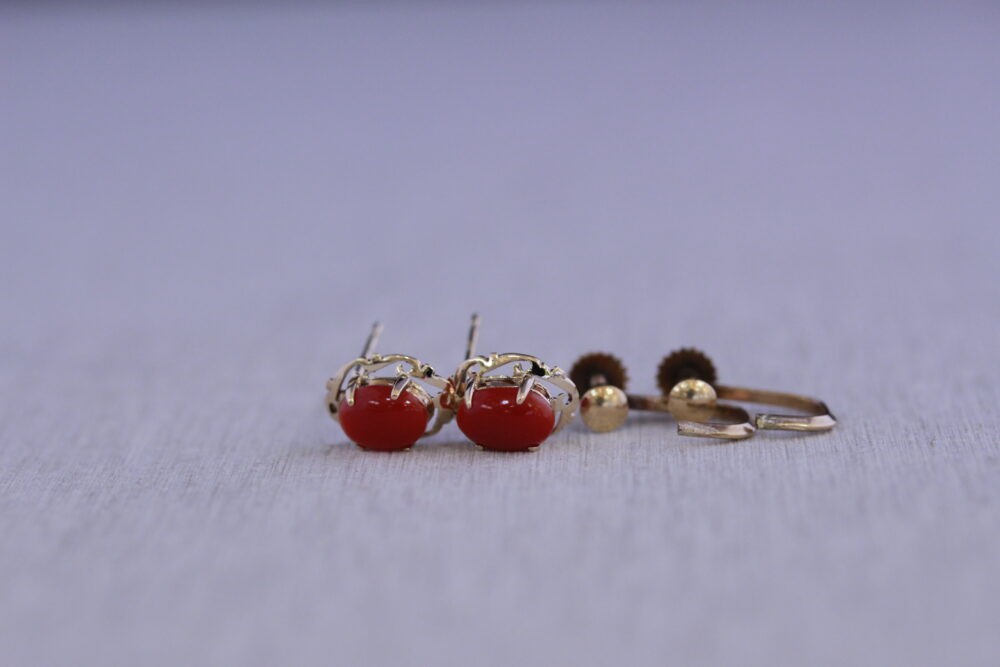 珊瑚のイヤリングを<br />
ピアスへ 