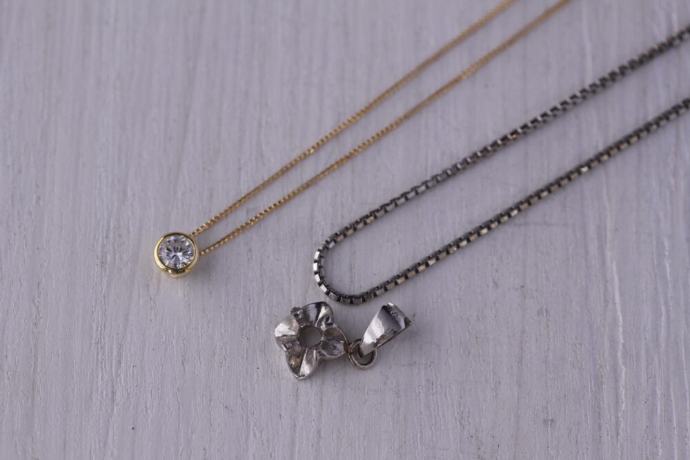 ダイヤのネックレスの<br />
デザイン変更