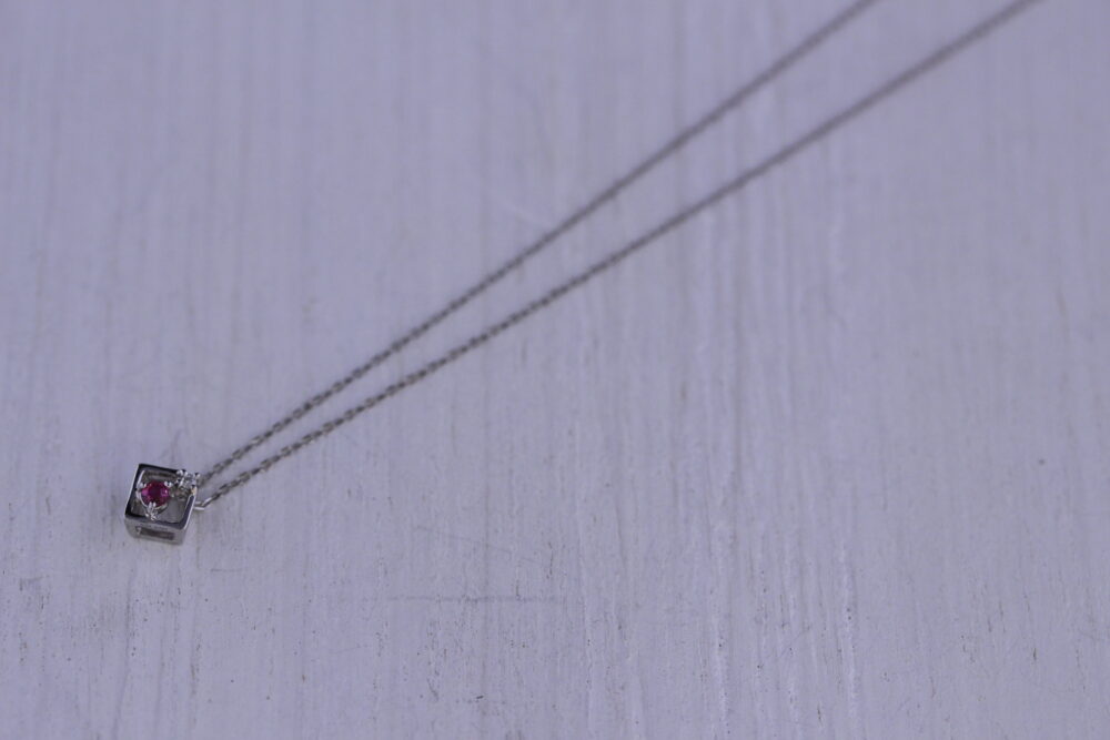 ルビーの指輪を2本のネックレスへ