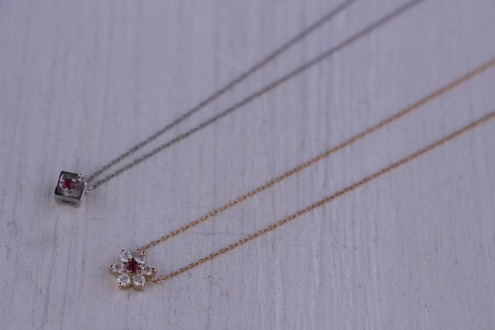 ルビーの指輪を2本のネックレスへ
