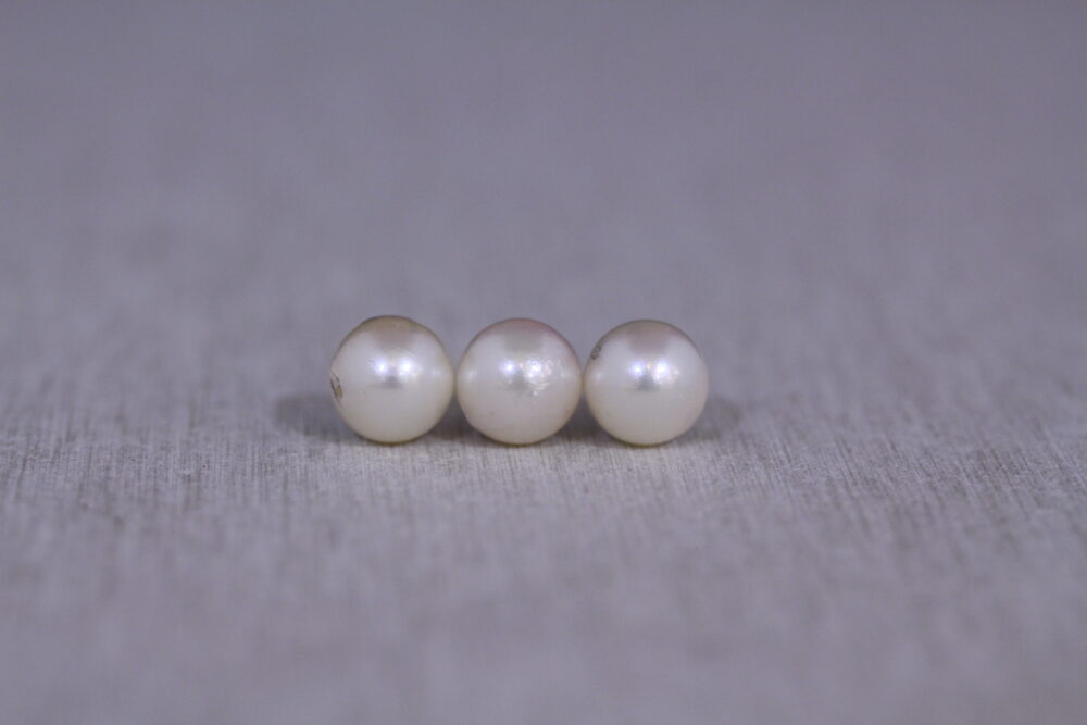 持っていたパール３粒でネックレスを作成