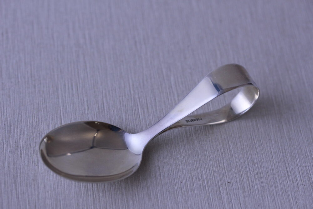 シルバースプーンへ刻印を入れる