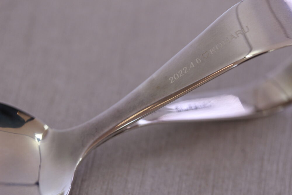 シルバースプーンへ刻印を入れる