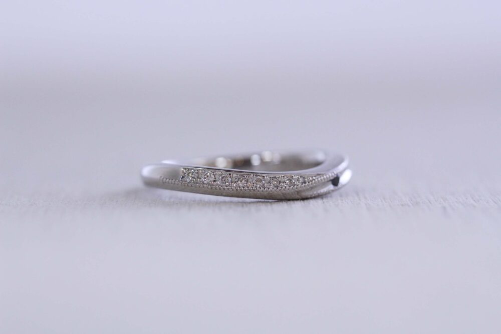 結婚指輪(男性用)にアクセントをつける