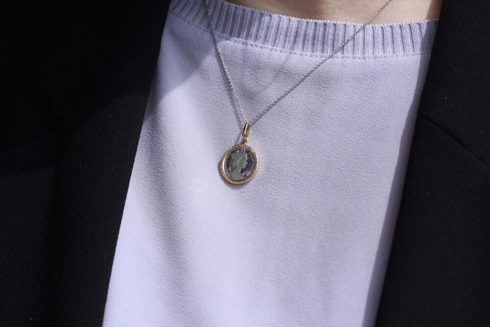 コインペンダントトップをシンプルに