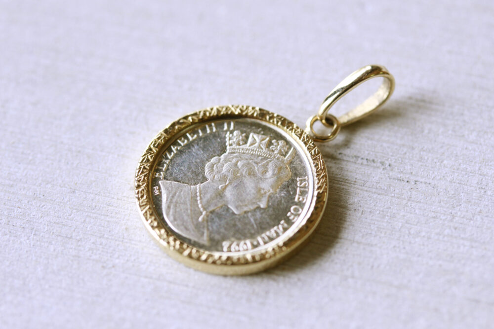 コインペンダントトップをシンプルに