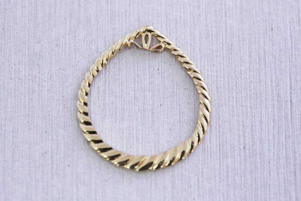 コインペンダントトップをシンプルに