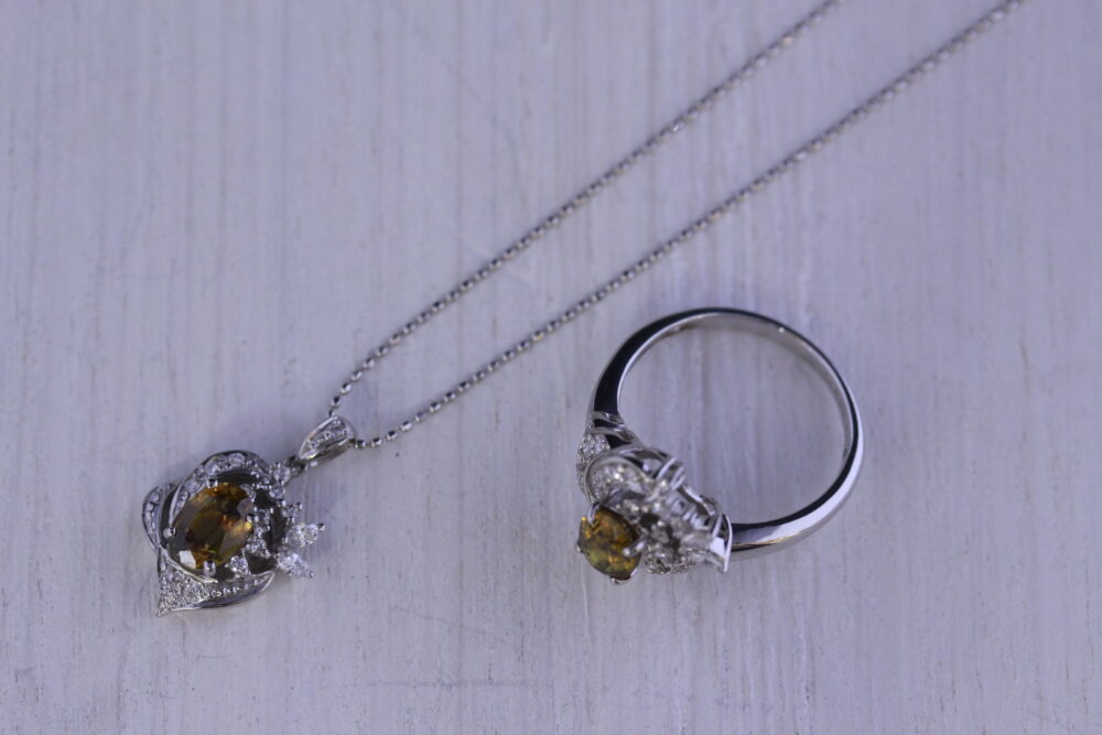 ネックレス・リングセットの石をピアスへ