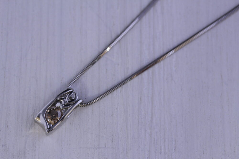 ネックレス2本のダイヤをピアスへ