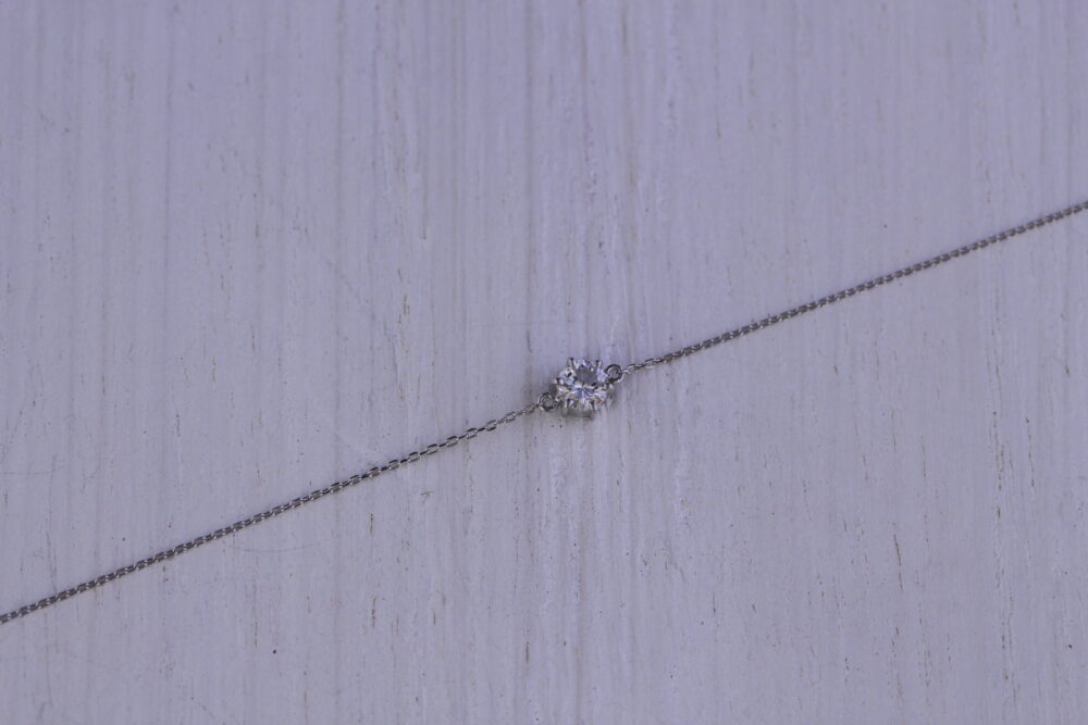 ピアスをアンクレットへ