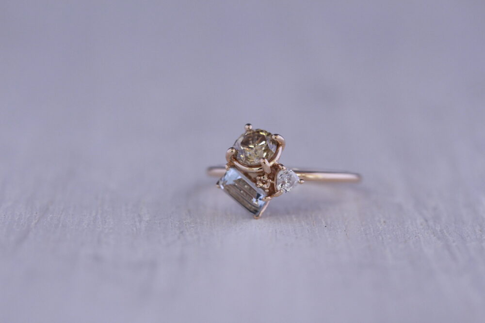 既製枠へ好みの石を入れたオリジナルリング