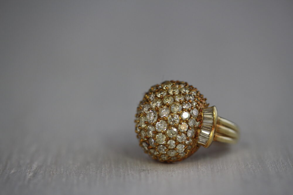 ゴージャスな指輪をシンプルネックレスへ