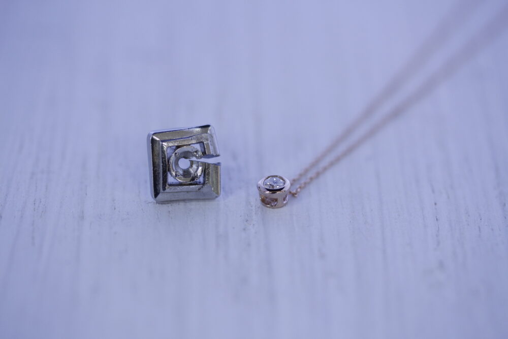 タイピンのダイヤをネックレスへ