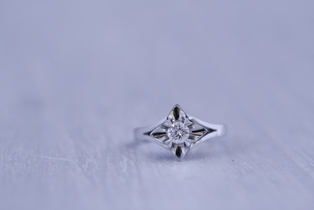 ダイヤのの指輪をペンダントトップへ