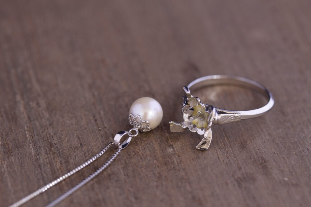 パールの指輪をネックレスへ