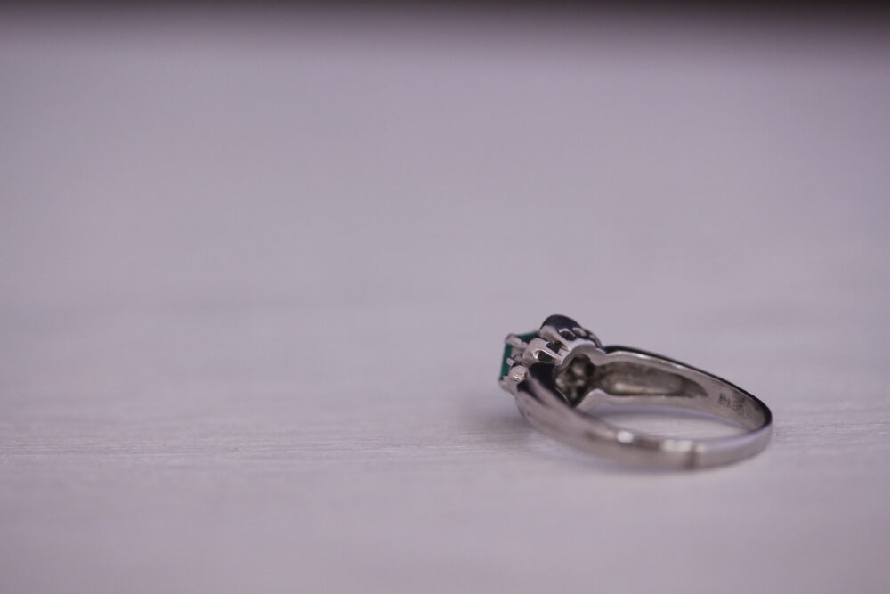 エメラルドの指輪をデザイン変更