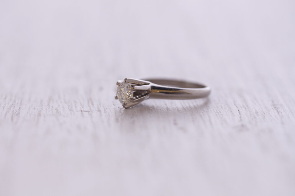 ダイヤの指輪をネックレスへ