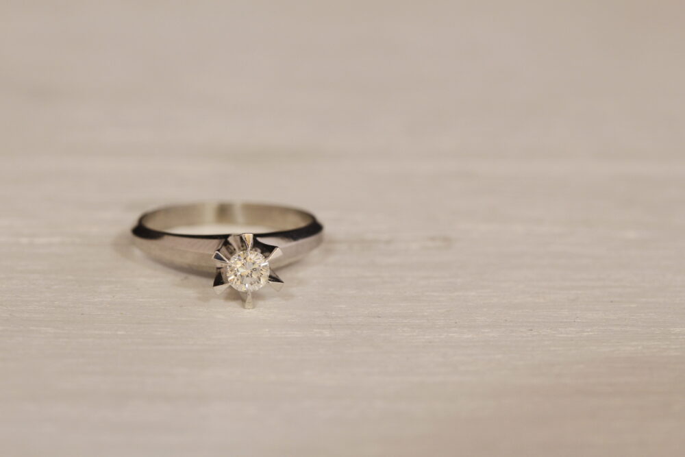 ダイヤの指輪をネックレスへ