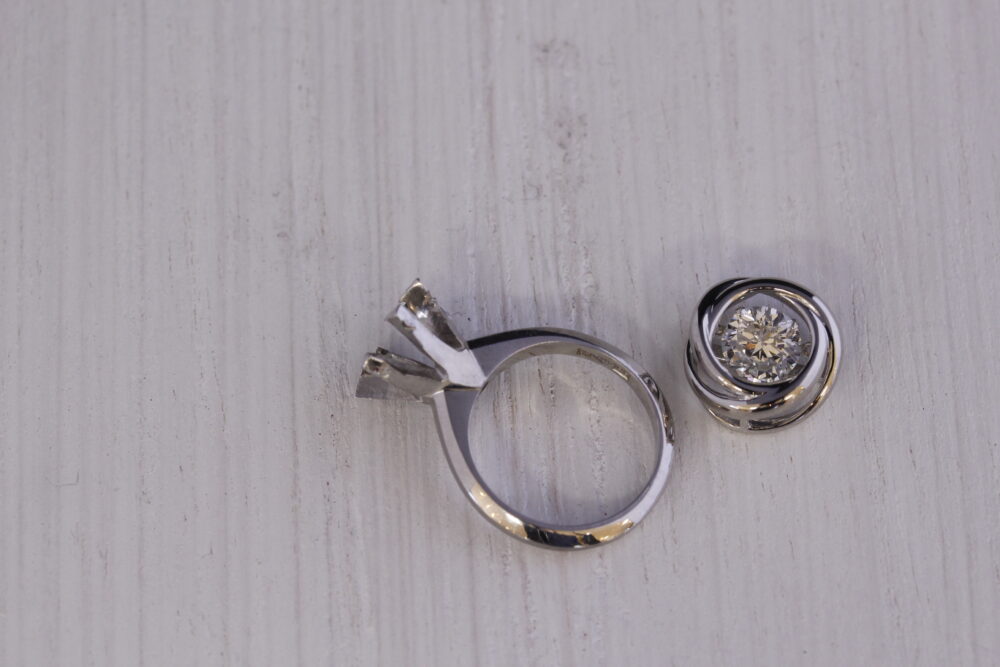 ダイヤの指輪をペンダントトップへ 