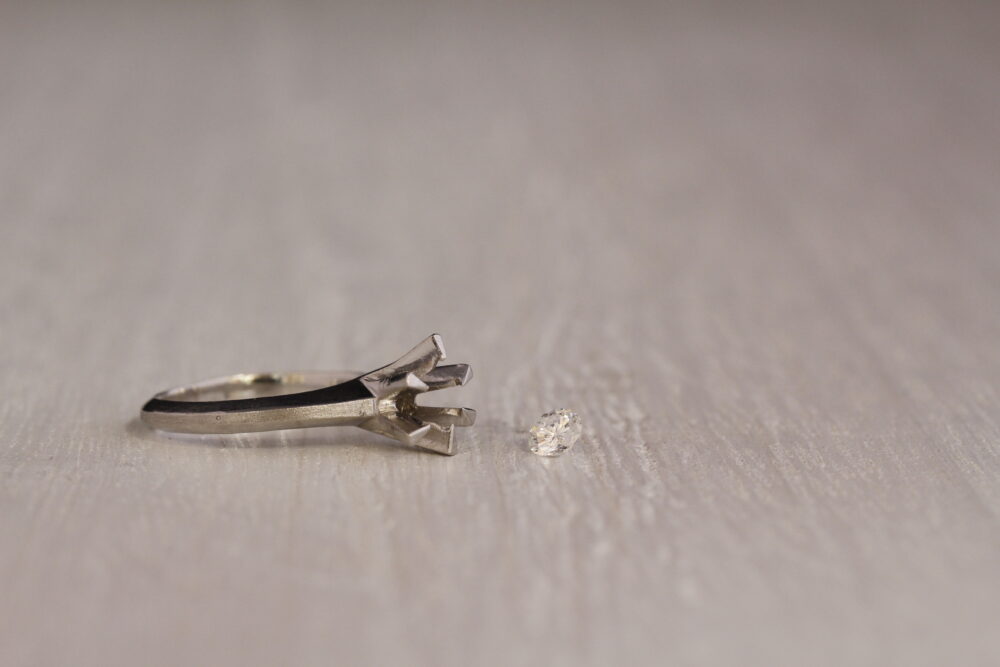 婚約指輪をネックレスへ