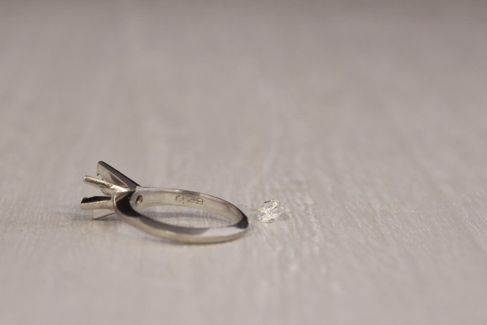 婚約指輪をネックレスへ