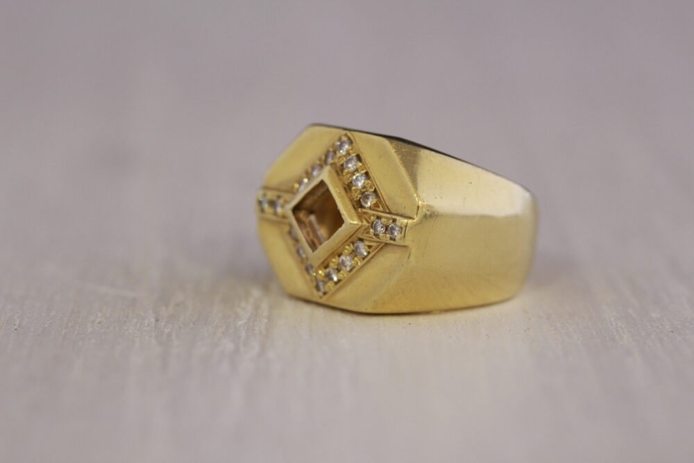 石が外れてなくなった指輪に新しい石入れ