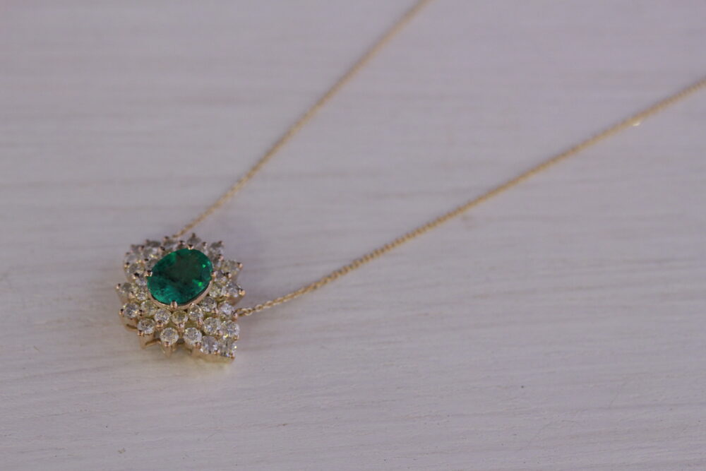 エメラルドの指輪をネックレスへ