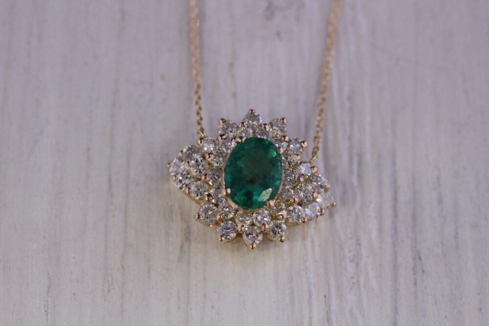 エメラルドの指輪をネックレスへ