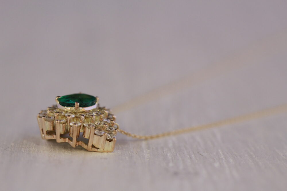 エメラルドの指輪をネックレスへ