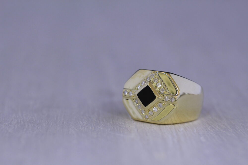 石が外れてなくなった指輪に新しい石入れ