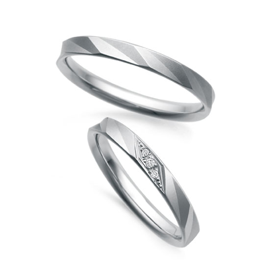 
マット加工が特徴のデザインのエルドーセレクトブランドのサムシング・ブルー