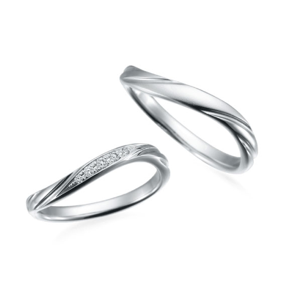 
指を綺麗に見せてくれる流れるデザインのエルドーセレクトブランドのサムシング・ブルー