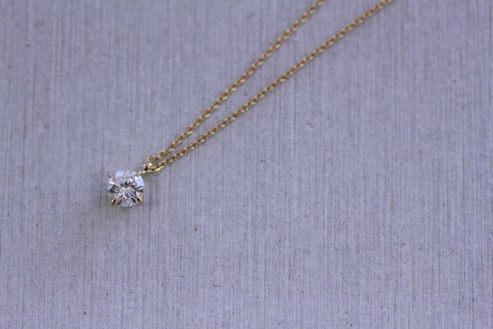 ダイヤの指輪をネックレスに