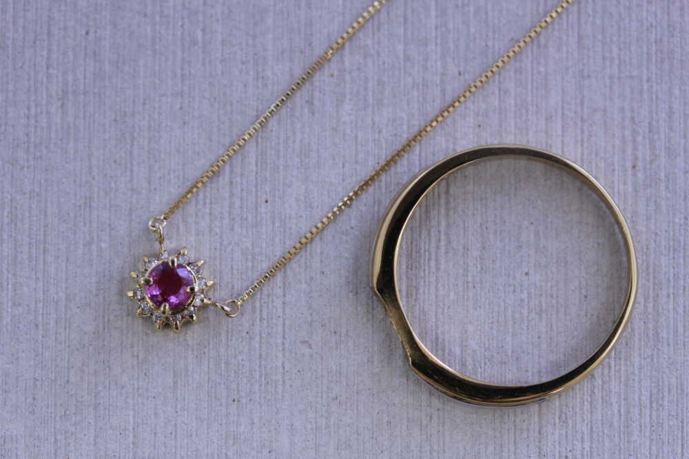ルビーの指輪をネックレスに