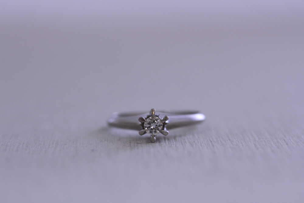 縦爪の婚約指輪のダイヤでネックレスに