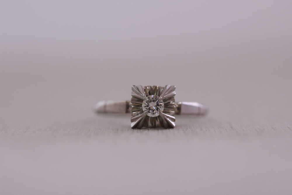 ダイヤの指輪をネックレスに