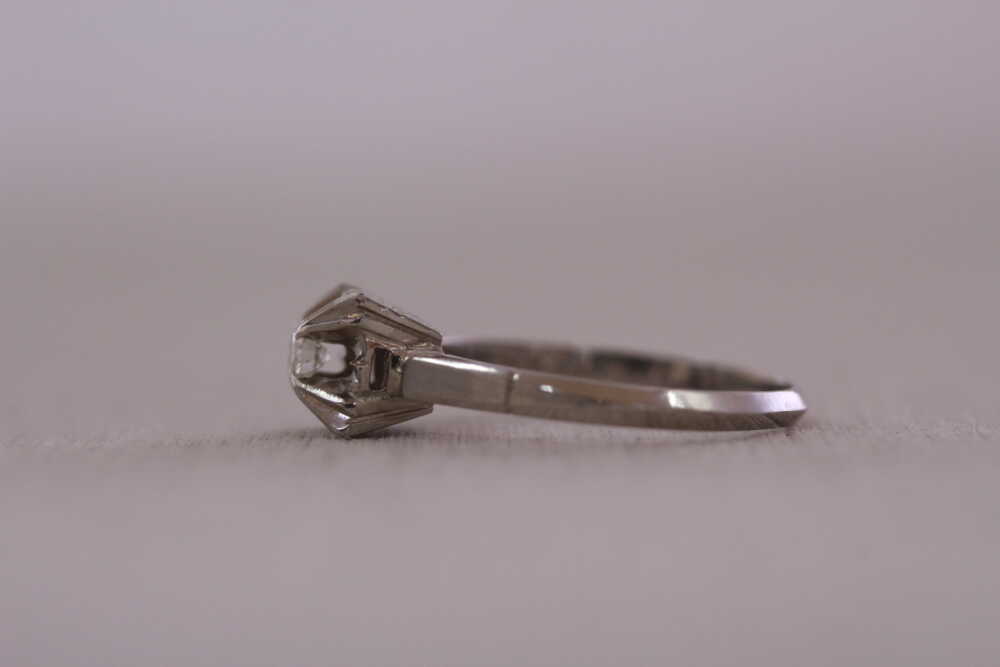 ダイヤの指輪をネックレスに