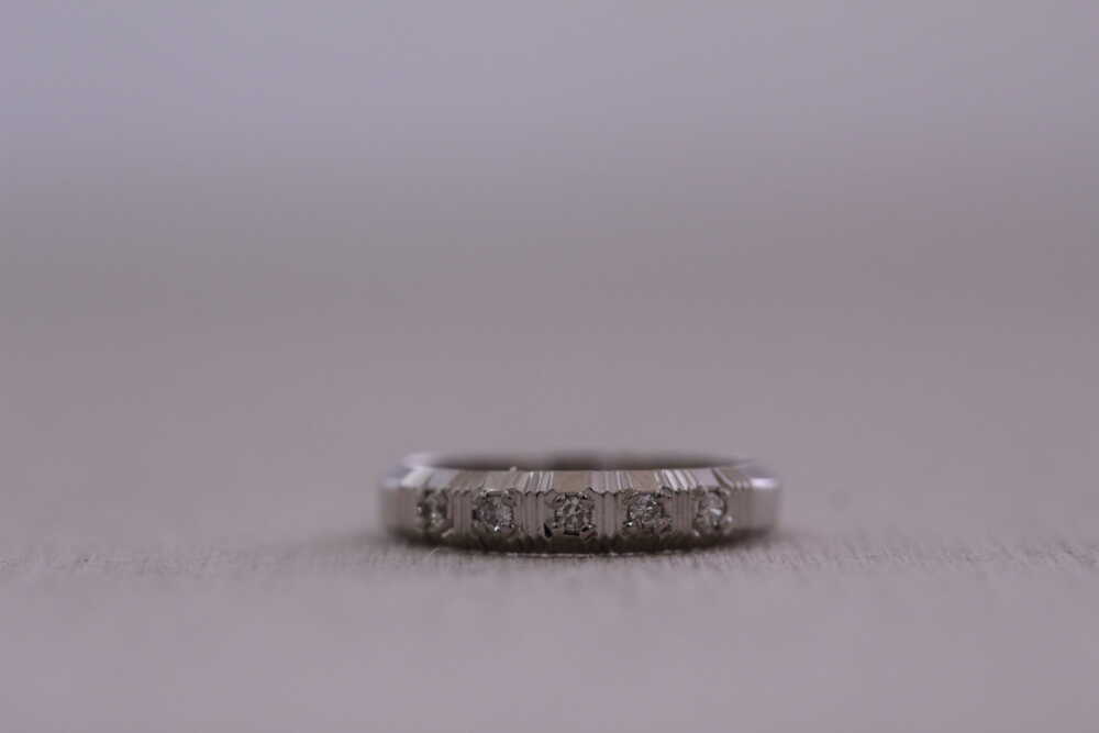 指輪を磨いて新品仕上げに