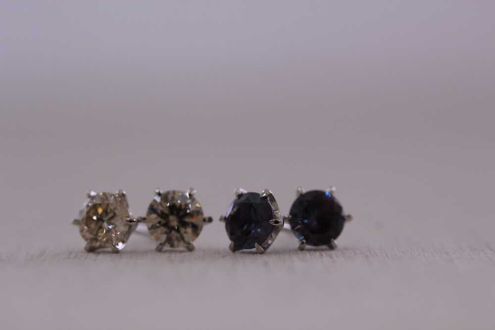 ダイヤのネックレス2本でピアスに