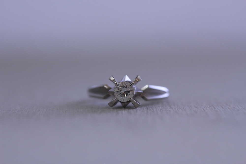 ダイヤの指輪をネックレスに