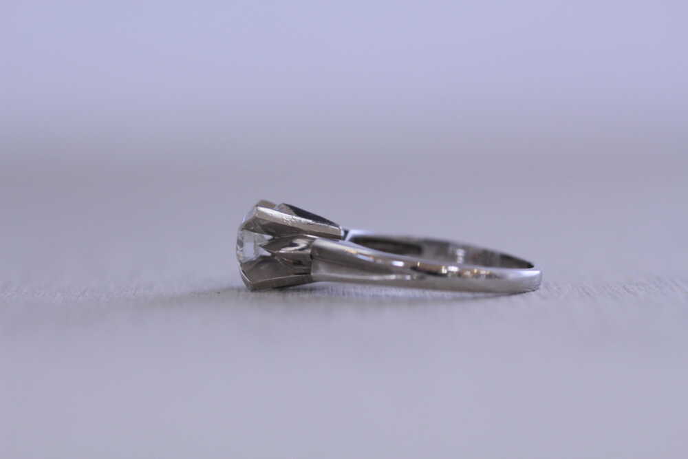 ダイヤの指輪をネックレスに