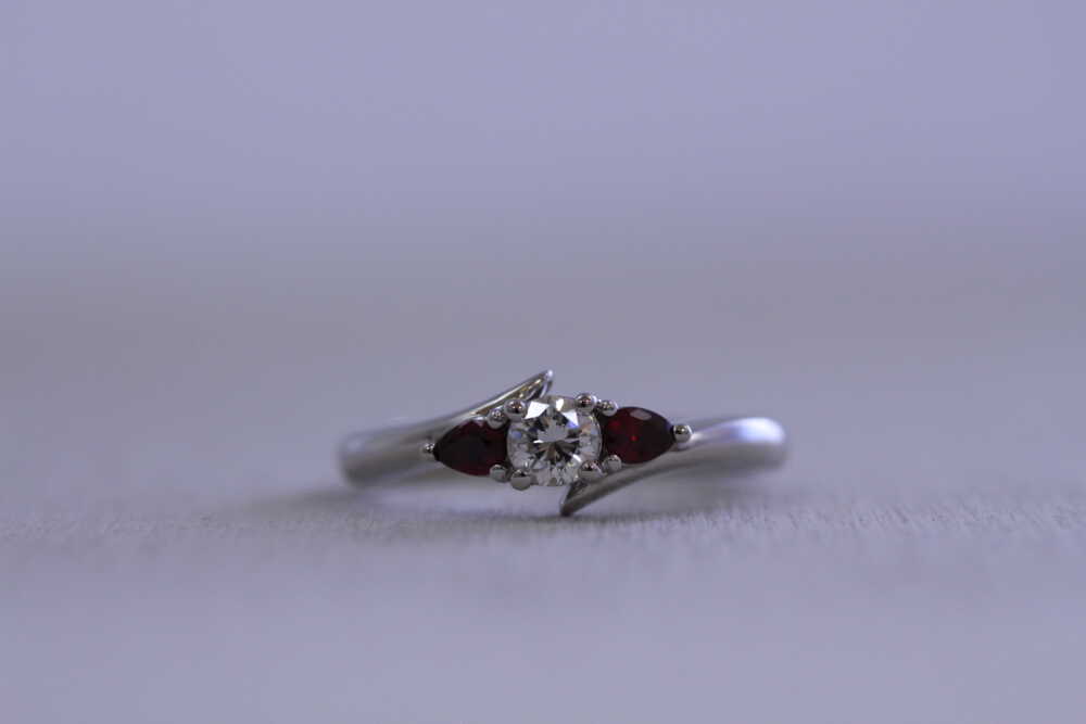 縦爪の指輪を普段使いのできる指輪に