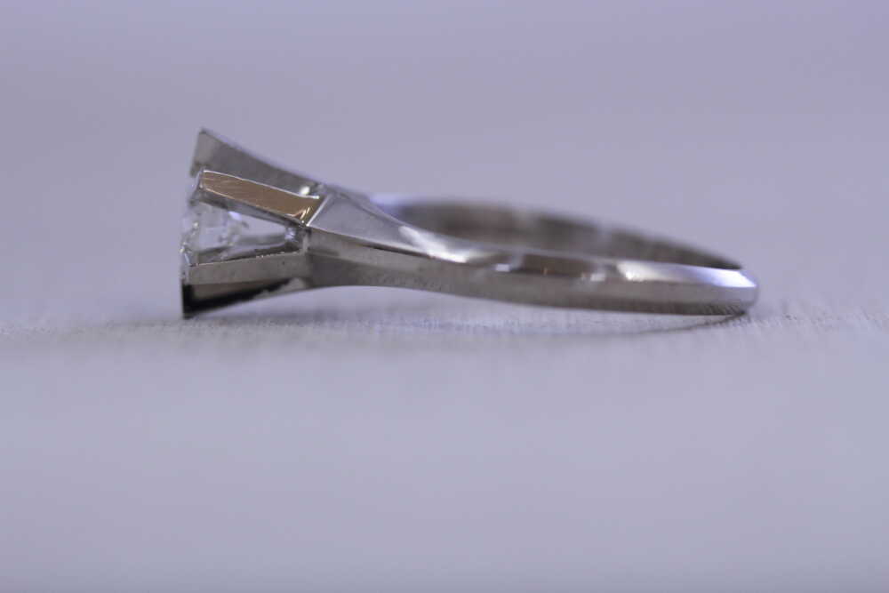 ダイヤの指輪をネックレスに