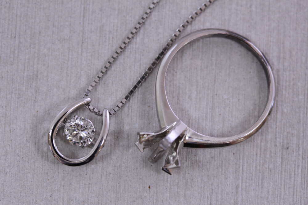 ダイヤの指輪で1粒ネックレスに
