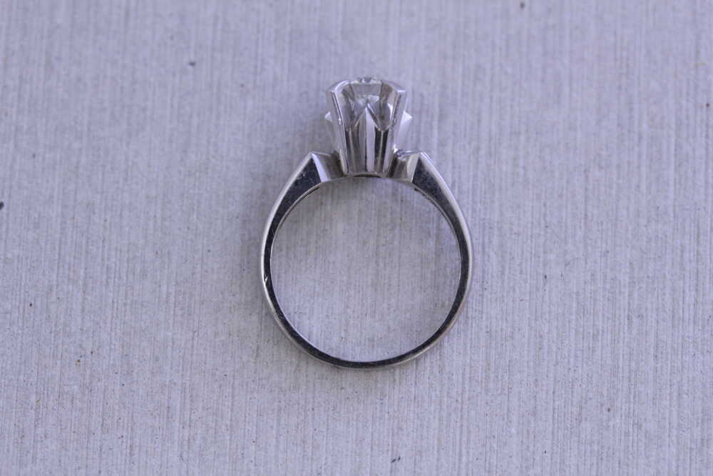 ダイヤの指輪をネックレスに