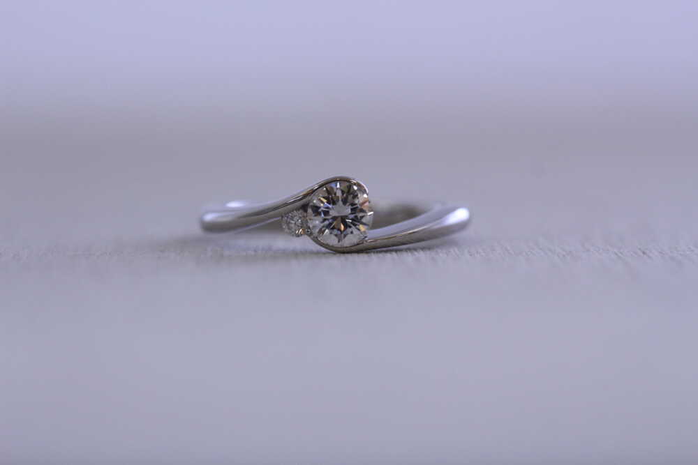 婚約指輪を高さ低い指輪に