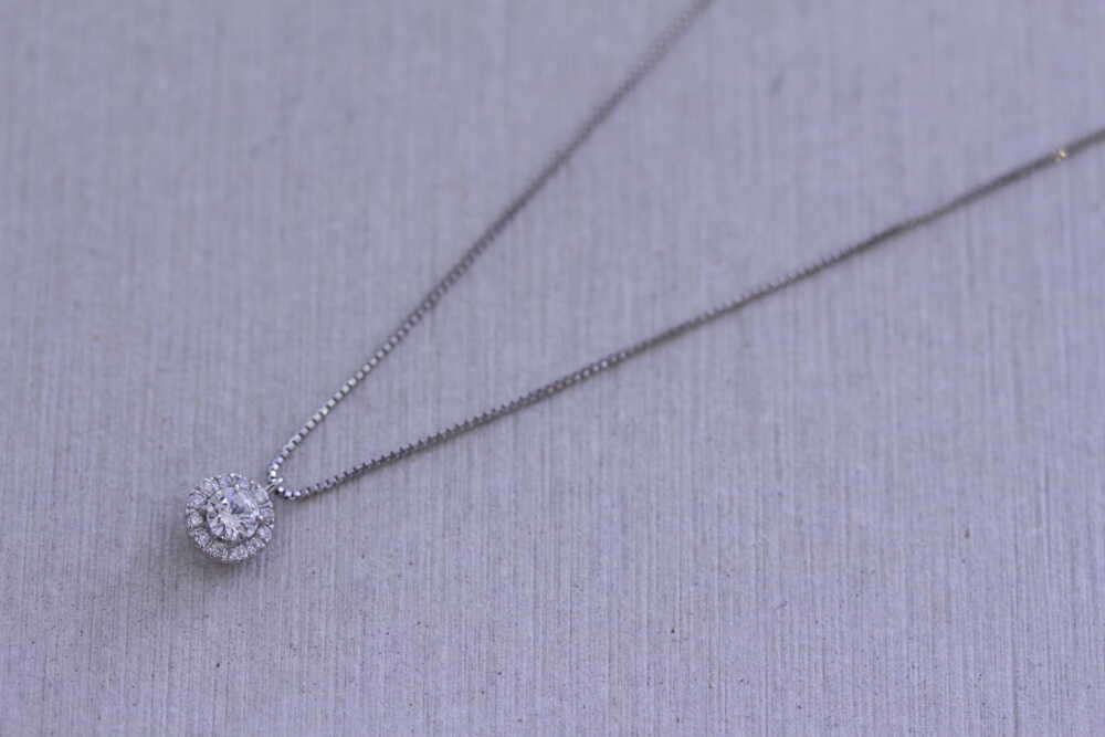 ダイヤの指輪をネックレスに