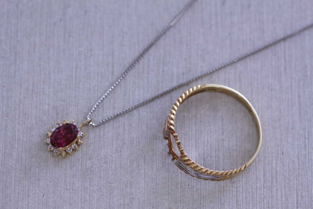 ルビーの指輪をネックレスに