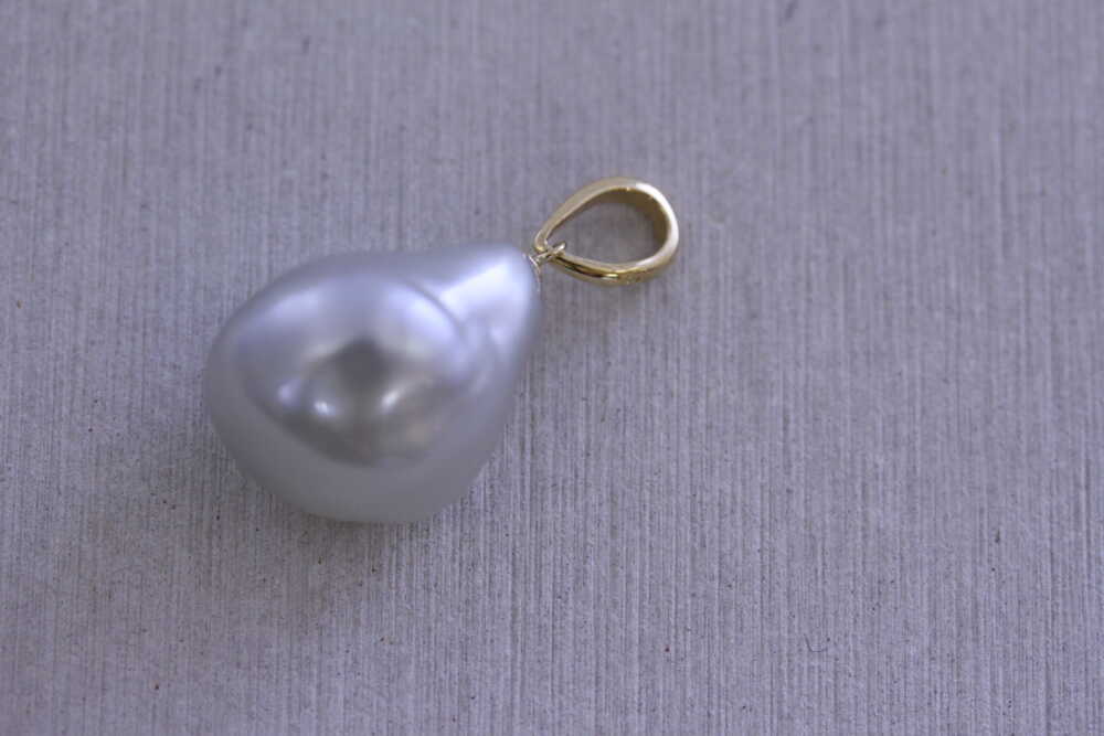 バロックパールのネックレストップに