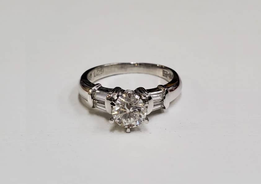 ダイヤの指輪をネックレスに